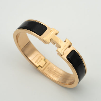 [⭐⭐JeweliWhal]H BLACK BRACELET