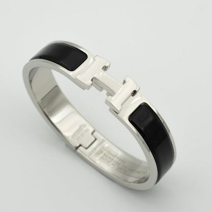 [⭐⭐JeweliWhal]H BLACK BRACELET
