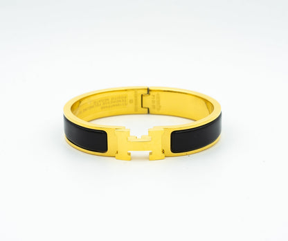 [⭐⭐JeweliWhal]H BLACK BRACELET