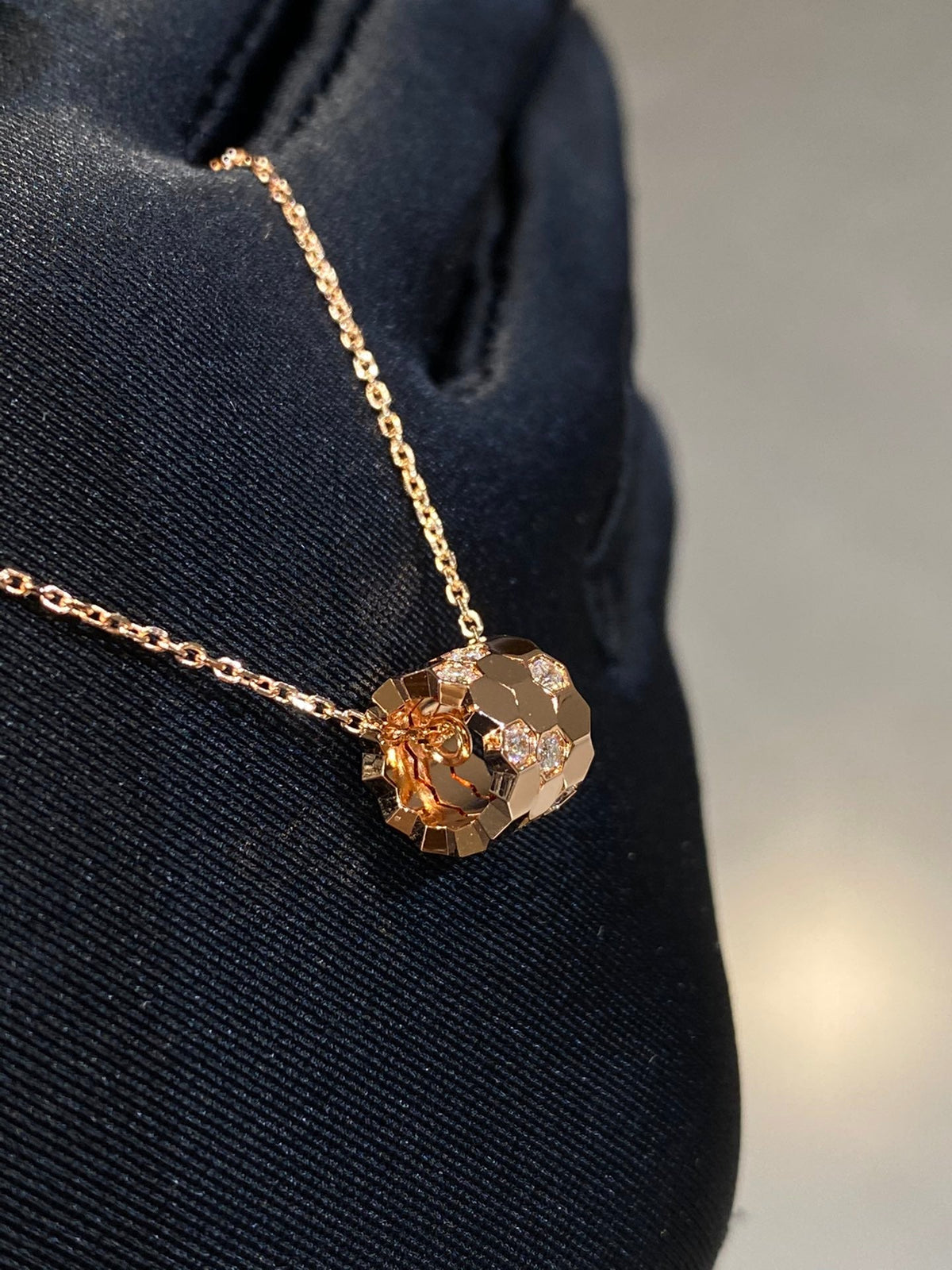 [⭐⭐JeweliWhal]BEE LOVE DIAMOND NECKLACE
