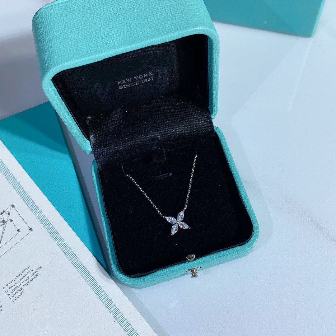 [JeweliWhal]PLATINUM AND DIAMOND VICTORIA PENDANT NECKLACE