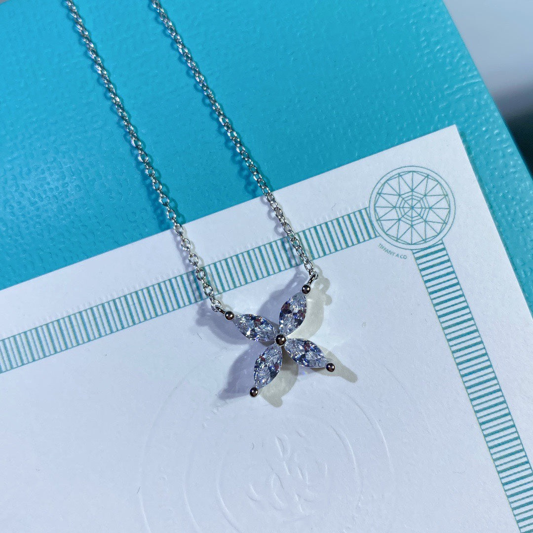 [JeweliWhal]PLATINUM AND DIAMOND VICTORIA PENDANT NECKLACE