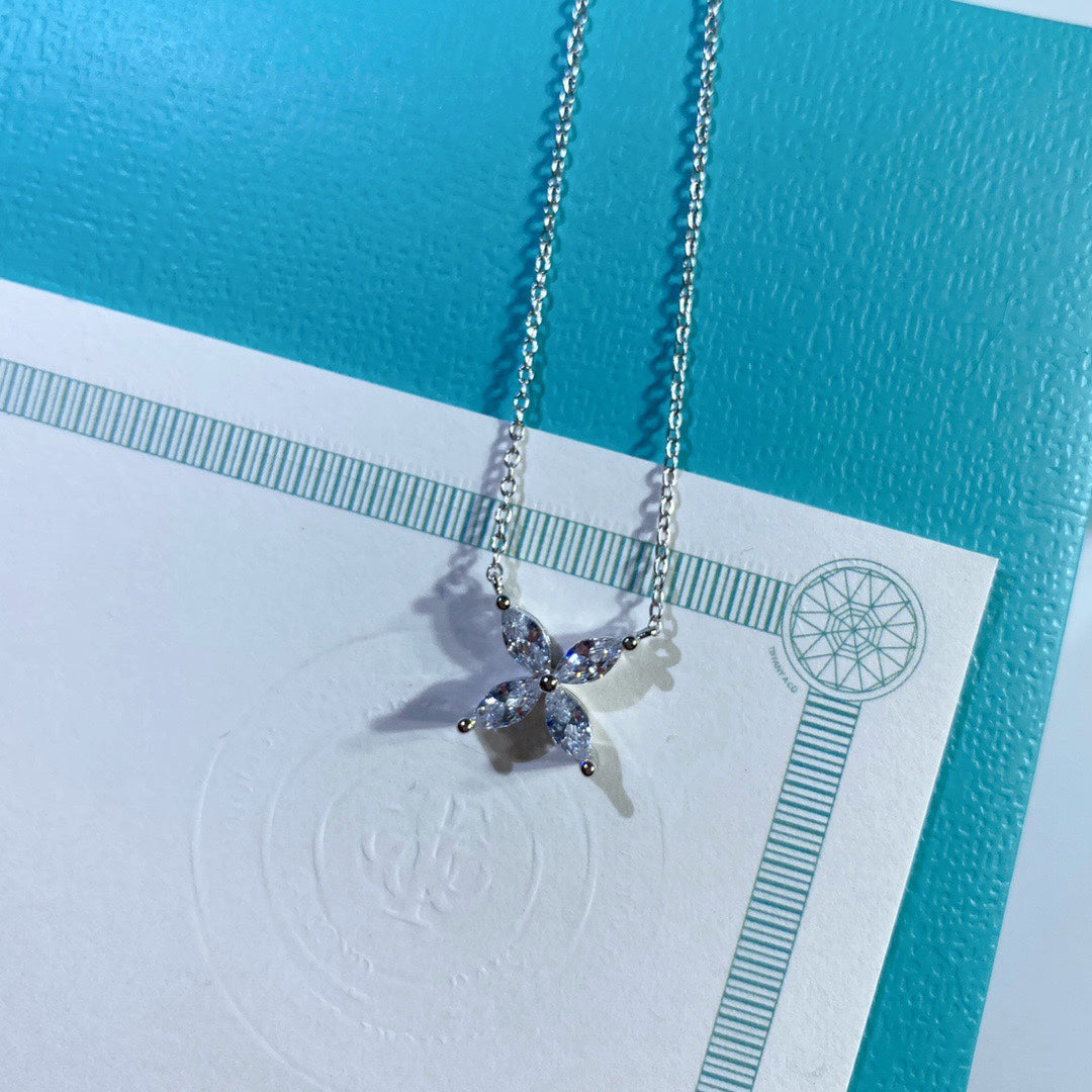 [JeweliWhal]PLATINUM AND DIAMOND VICTORIA PENDANT NECKLACE
