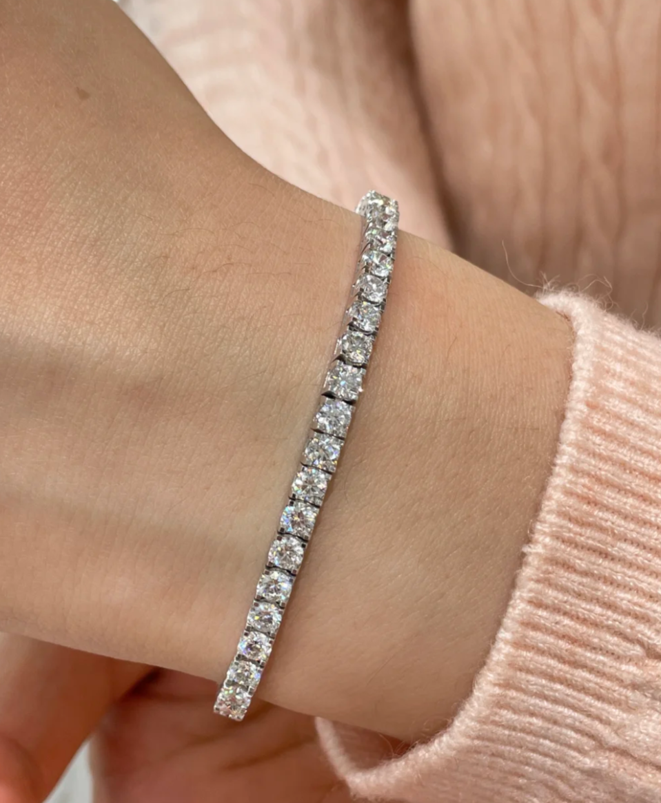 [⭐⭐JeweliWhal]  CLASSIC BASEBALL BRACELAT, 52 DIAMOND