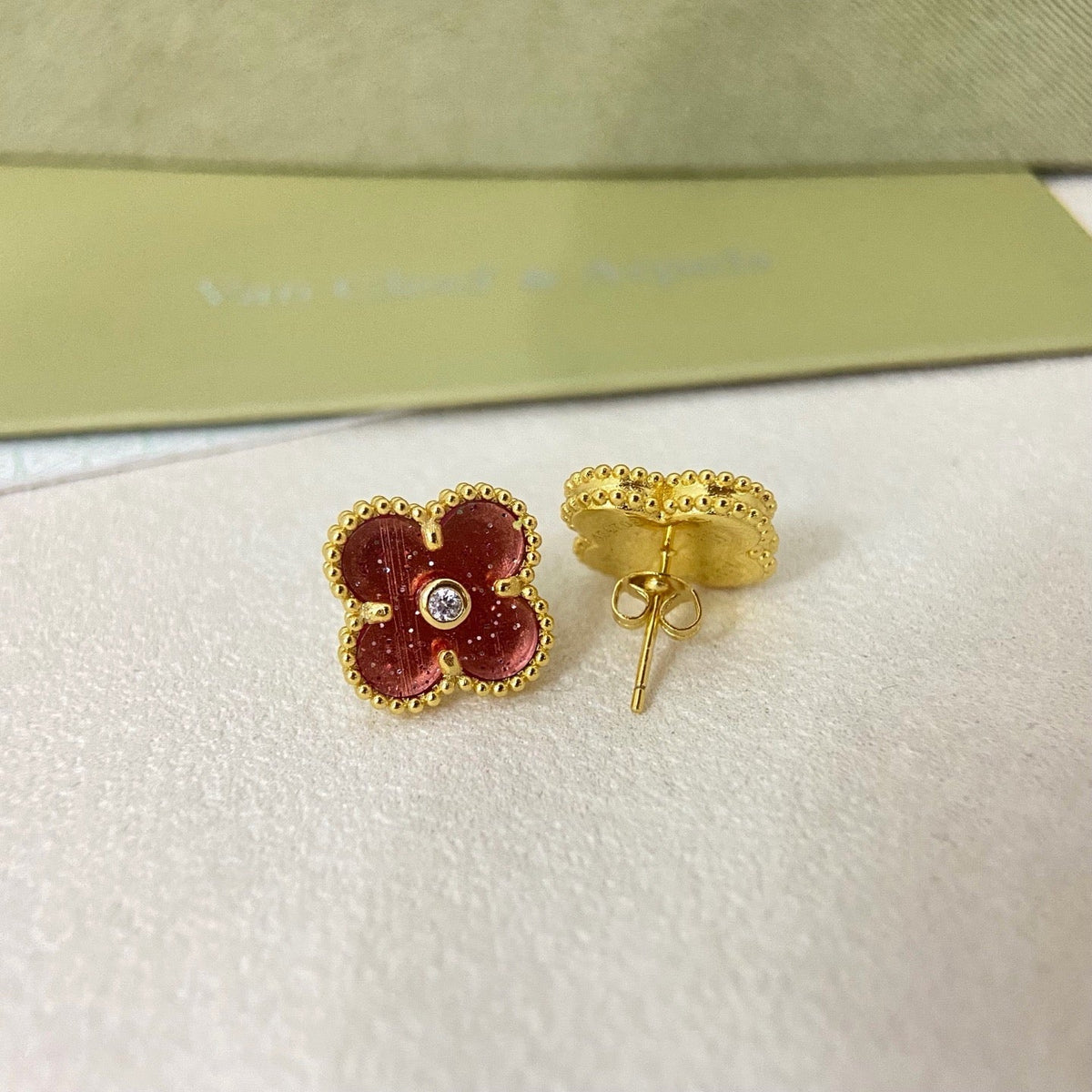 [⭐⭐JeweliWhal]2026 NEW  CLOVER 1 MOTIFPINK ENAMEL STUD EARRINGS WITH DIAMONDS