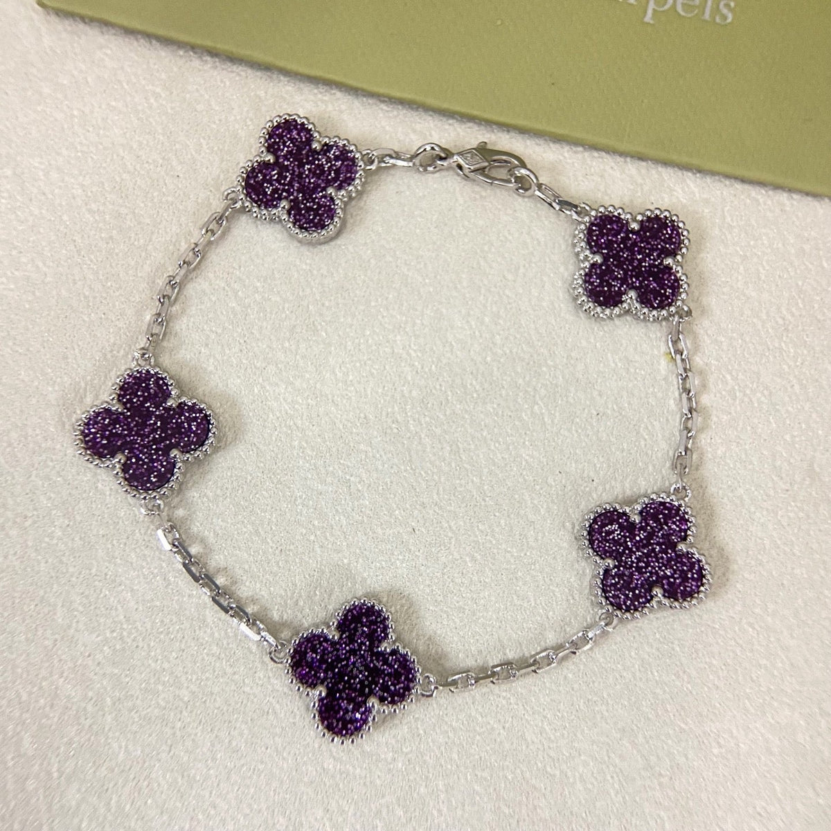 [⭐⭐JeweliWhal]NEUES ARMBAND MIT VIERBLÄTTRIGEM KLEEBATT UND 5 BLÜTEN AUS LILA SANDGOLD