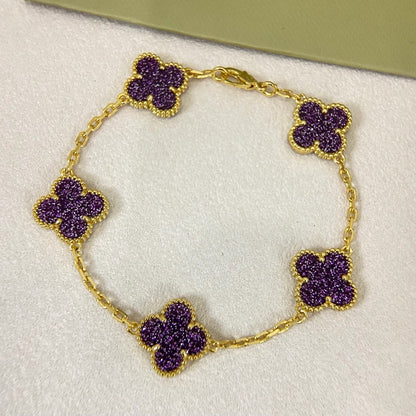 [⭐⭐JeweliWhal]NEUES ARMBAND MIT VIERBLÄTTRIGEM KLEEBATT UND 5 BLÜTEN AUS LILA SANDGOLD