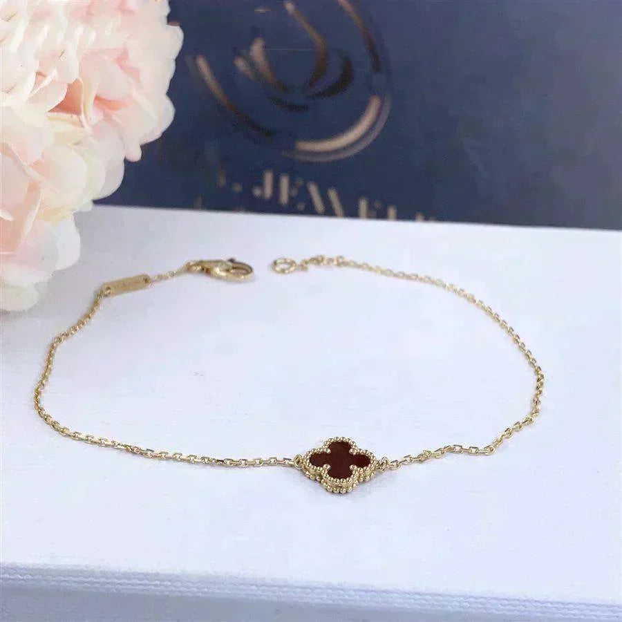 [⭐⭐JeweliWhal]CLOVER  CARNELIAN SINGLE FLOWER BRACELET