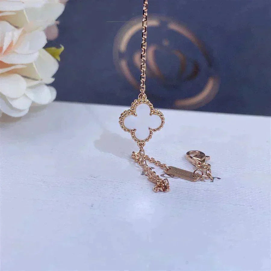 [⭐⭐JeweliWhal]CLOVER WHITE MOP SINGLE FLOWER BRACELET