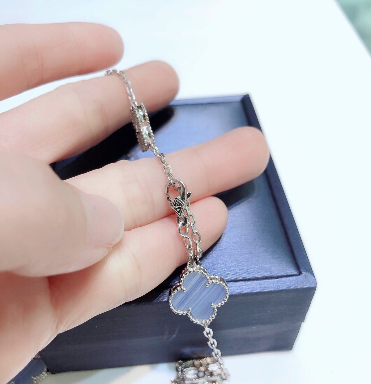 [⭐⭐JeweliWhal]CLOVER 10 MOTIFS CHALCEDONY DIAMONDS SILVER NECKLACE