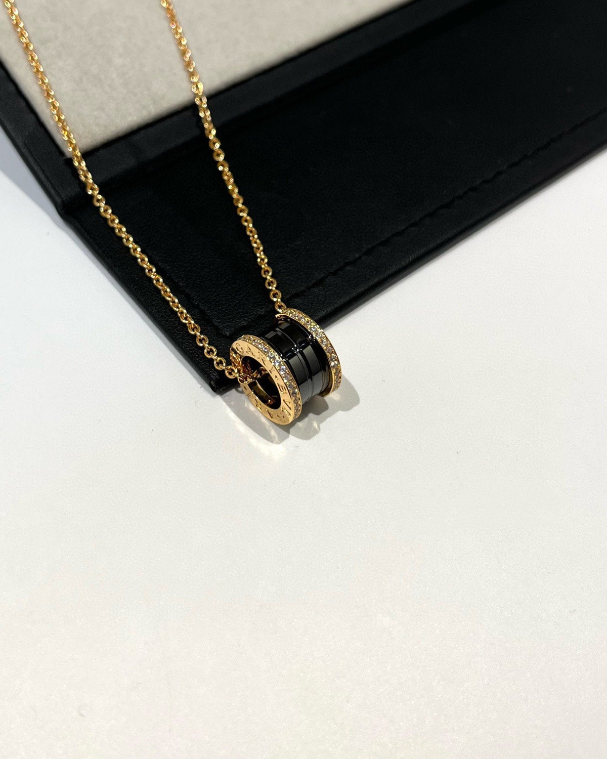 [⭐⭐JeweliWhal]ZERO 1 BLACK CERAMIC DIAMOND PINK GOLD NECKLACE