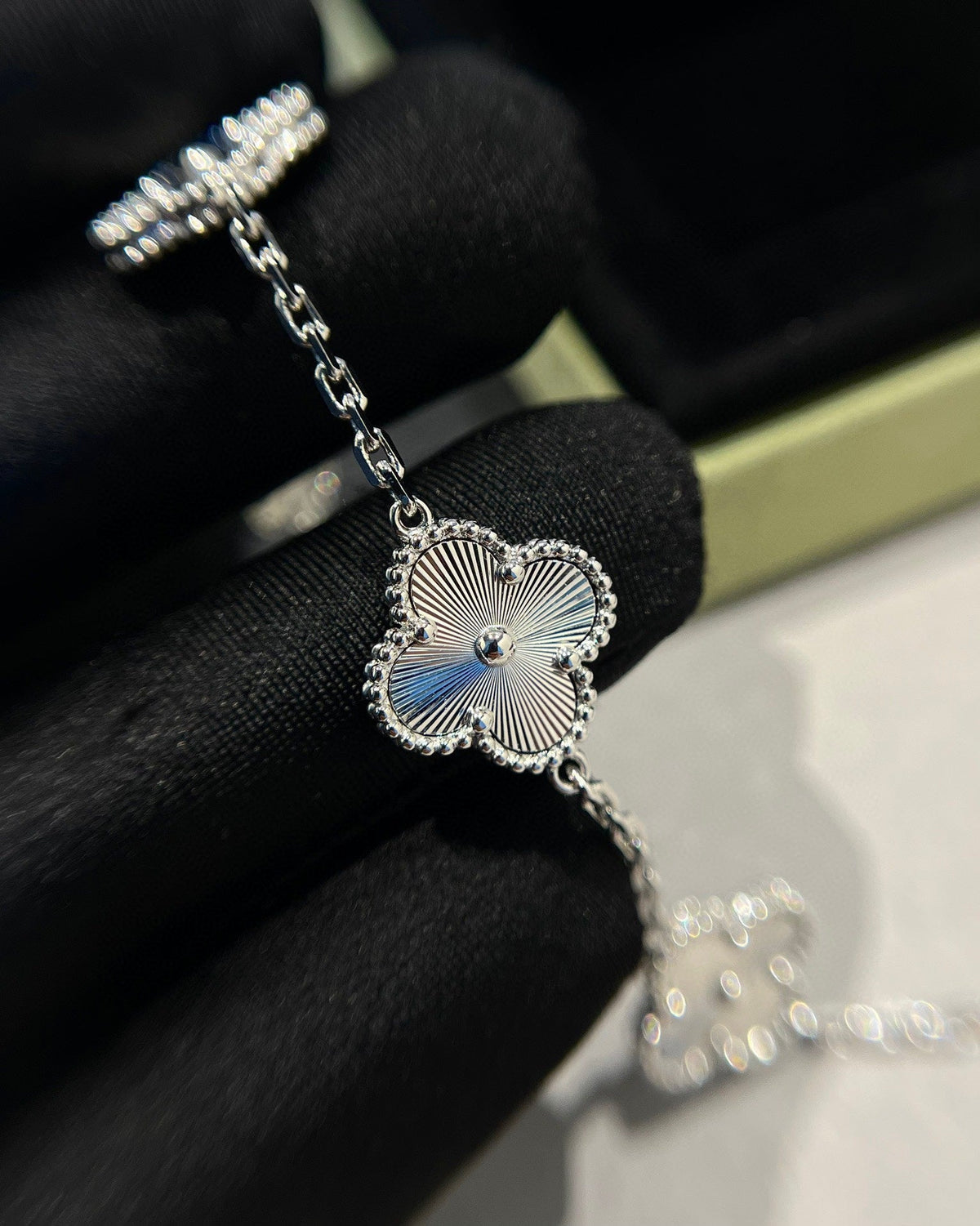 [⭐⭐JeweliWhal] CLOVER 5 MOTIF LASER BRACELET COLLECTION